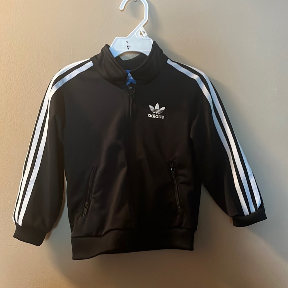 Toddlers adidas track suit size 12/18 months